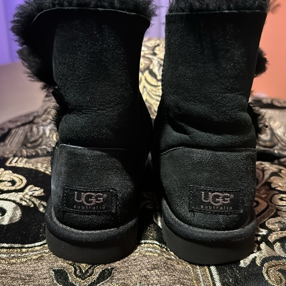 Girls UGG Bailey Button T Big Kid 
 Black Size 4 - Picture 3 of 7